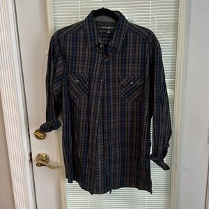 💚3/$10 Men’s Blue and Black Button Down Shirt LARGE